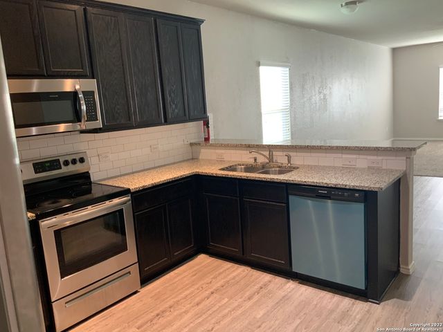 2409 Key Hole view, Converse, TX 78109