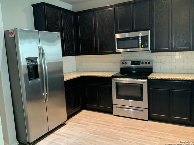 2409 Key Hole view, Converse, TX 78109