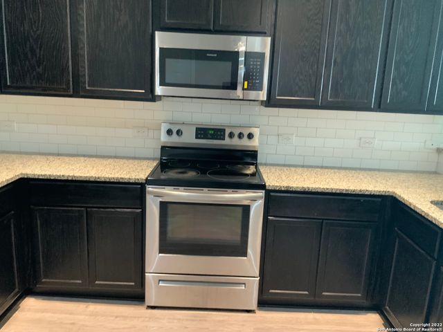 2409 Key Hole view, Converse, TX 78109