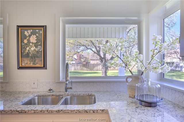 1712 Glade Street, College Station, TX 77840