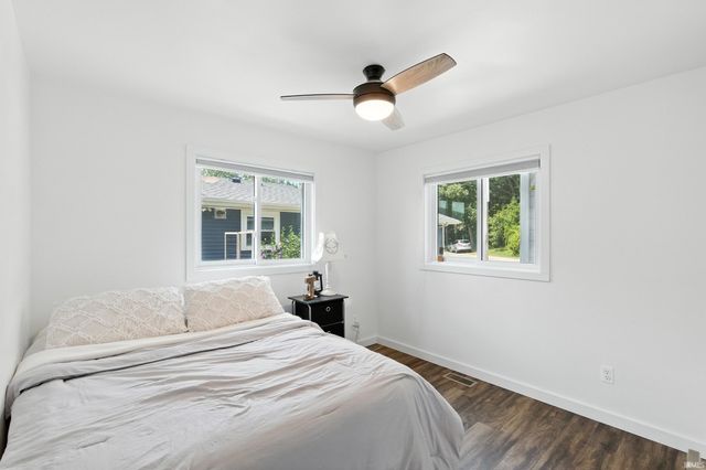 15 Ems B40d Lane, Leesburg, IN 46538