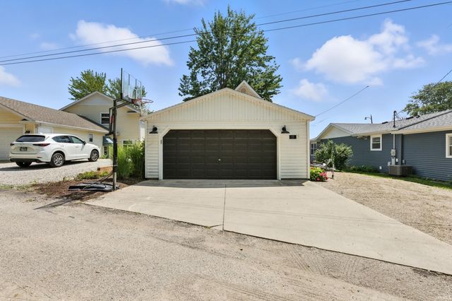 15 Ems B40d Lane, Leesburg, IN 46538