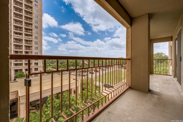 1 Towers Park Ln Apt 413, San Antonio, TX 78209