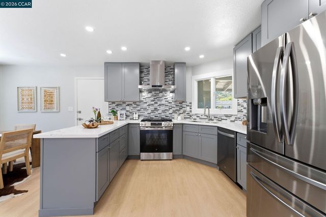3307 Ahern Ct, Richmond, CA 94803
