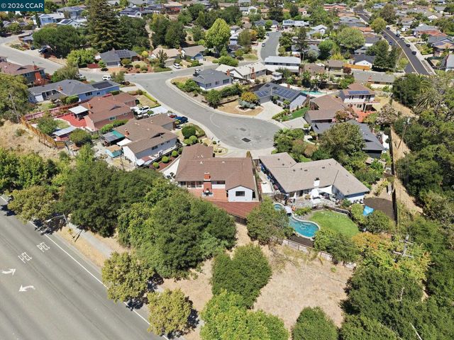 3307 Ahern Ct, Richmond, CA 94803