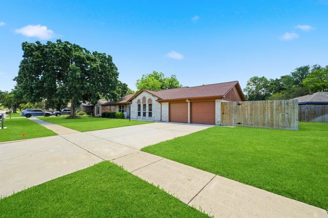 13703 Fernhill Drive, Sugar Land, TX 77498