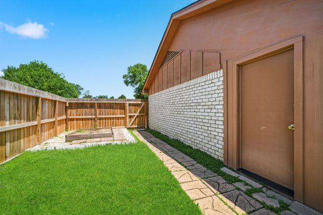 13703 Fernhill Drive, Sugar Land, TX 77498