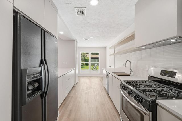 13703 Fernhill Drive, Sugar Land, TX 77498