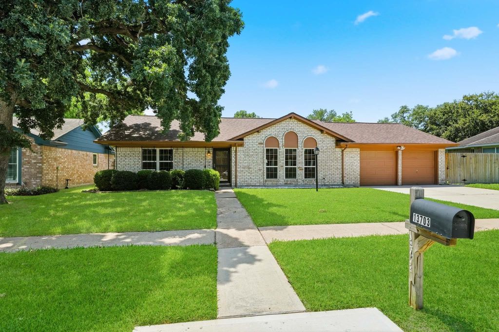 13703 Fernhill Drive, Sugar Land, TX 77498