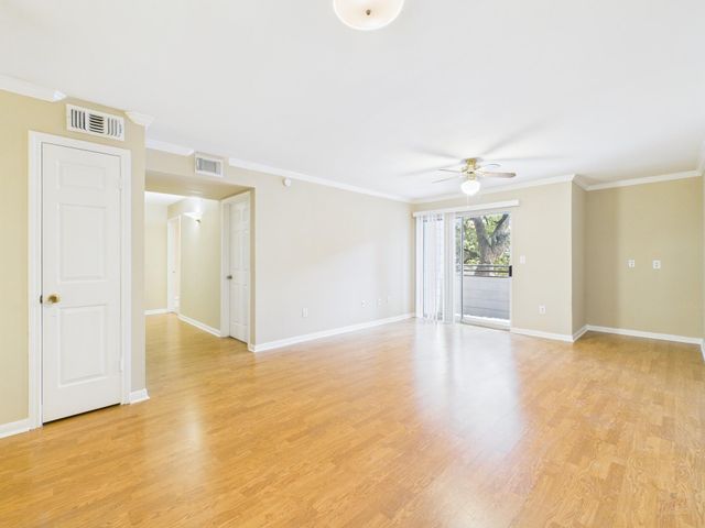 501 W 26th ST 116, Austin, TX 78705