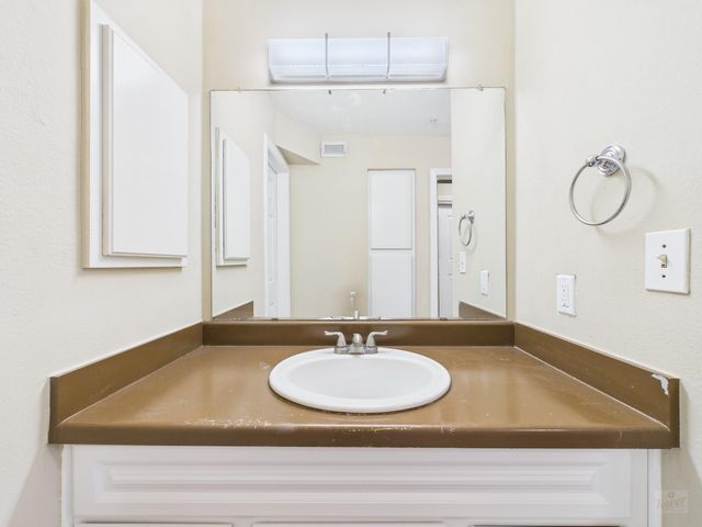 501 W 26th ST 116, Austin, TX 78705