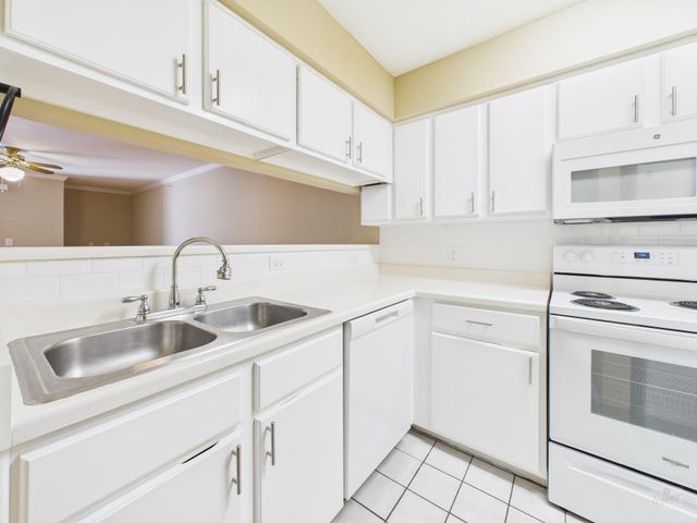 501 W 26th ST 116, Austin, TX 78705