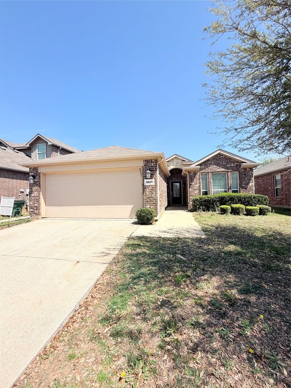 1013 Cheyenne Drive, Aubrey, TX 76227