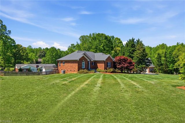 4505 Eden Terrace Drive, Kernersville, NC 27284