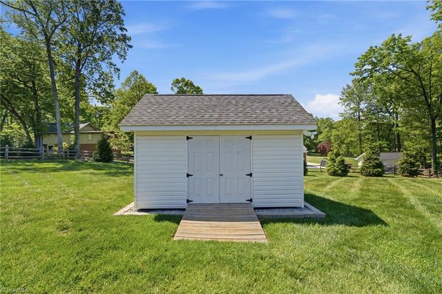 4505 Eden Terrace Drive, Kernersville, NC 27284