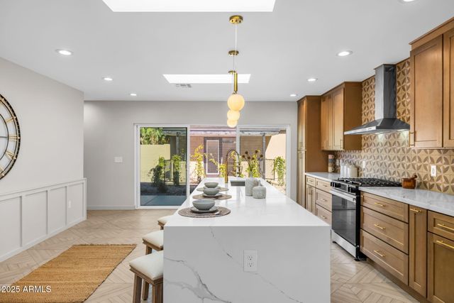 1540 E CHEERY LYNN Road, Phoenix, AZ 85014