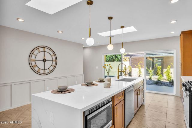 1540 E CHEERY LYNN Road, Phoenix, AZ 85014