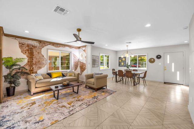 1540 E CHEERY LYNN Road, Phoenix, AZ 85014