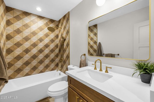 1540 E CHEERY LYNN Road, Phoenix, AZ 85014