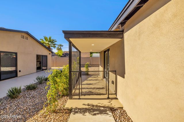 1540 E CHEERY LYNN Road, Phoenix, AZ 85014