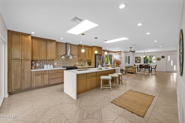 1540 E CHEERY LYNN Road, Phoenix, AZ 85014