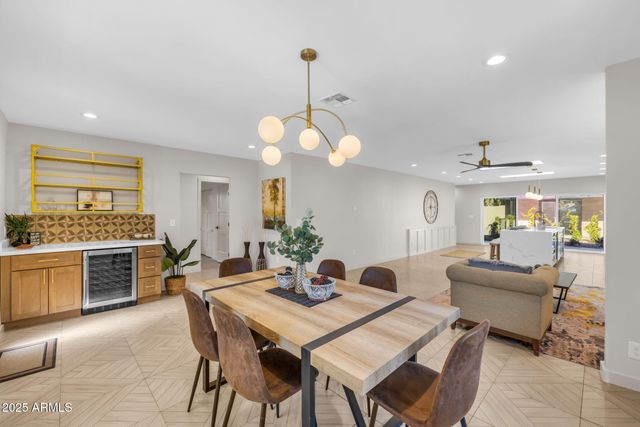 1540 E CHEERY LYNN Road, Phoenix, AZ 85014