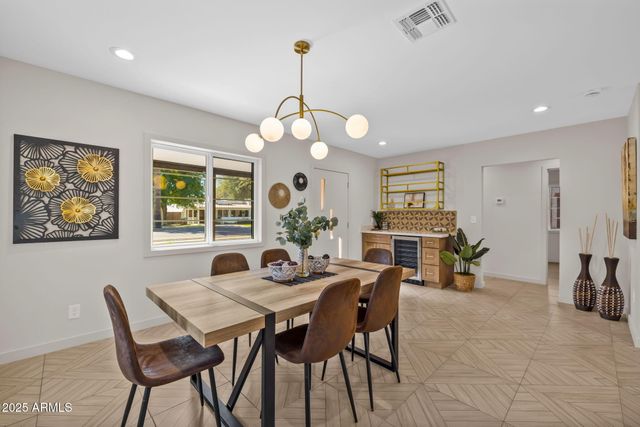 1540 E CHEERY LYNN Road, Phoenix, AZ 85014