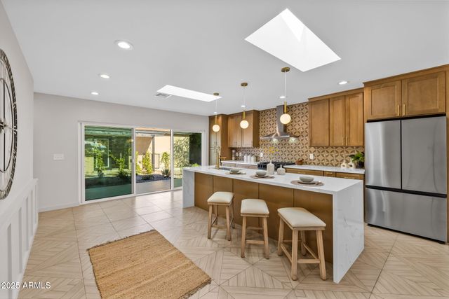 1540 E CHEERY LYNN Road, Phoenix, AZ 85014