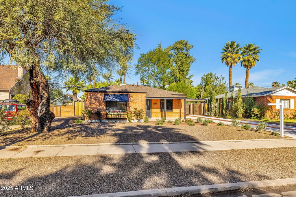 1540 E CHEERY LYNN Road, Phoenix, AZ 85014