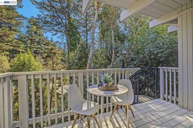 6956 6956 Sayre Drive, Oakland, CA 94611