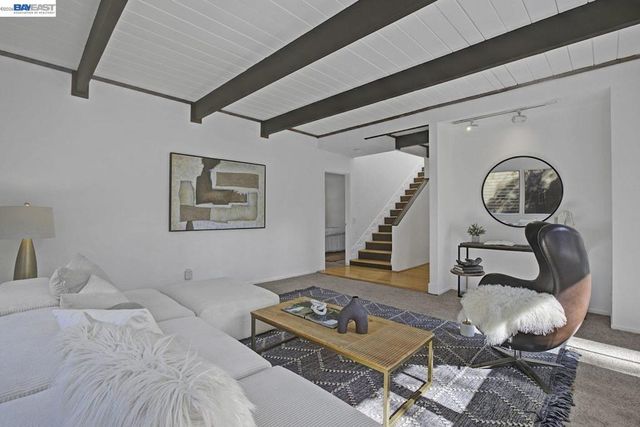 6956 6956 Sayre Drive, Oakland, CA 94611