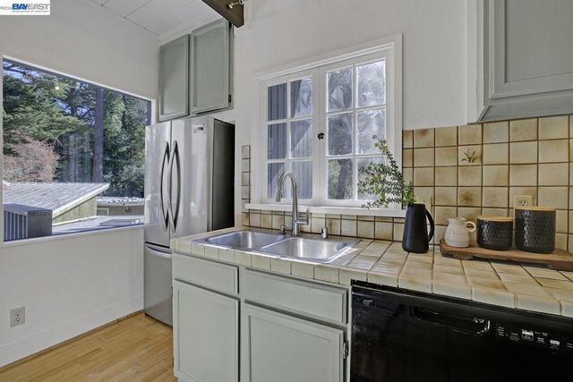 6956 6956 Sayre Drive, Oakland, CA 94611