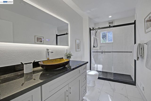 6956 6956 Sayre Drive, Oakland, CA 94611