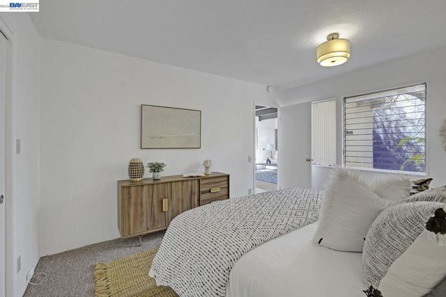 6956 6956 Sayre Drive, Oakland, CA 94611