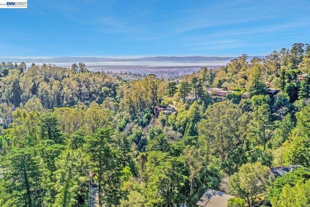 6956 6956 Sayre Drive, Oakland, CA 94611