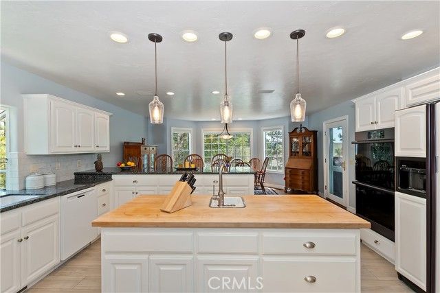 27781 St Bernard Lane, Lake Arrowhead, CA 92352