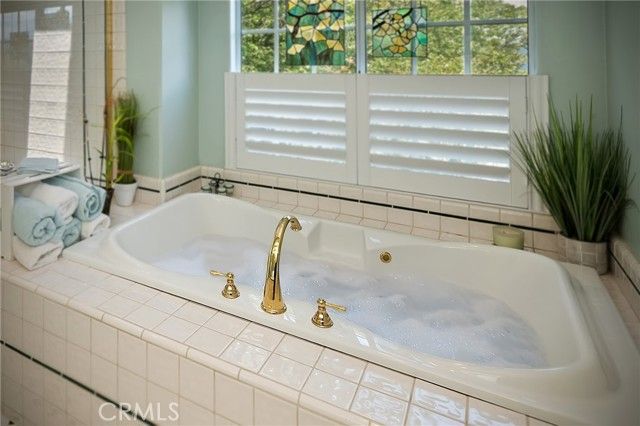 27781 St Bernard Lane, Lake Arrowhead, CA 92352