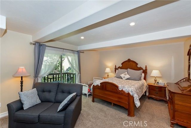 27781 St Bernard Lane, Lake Arrowhead, CA 92352