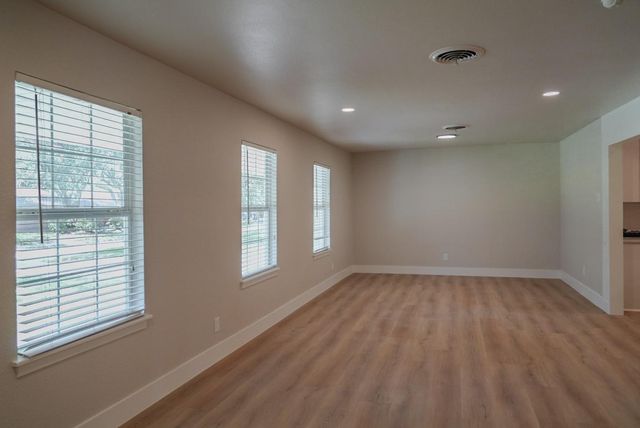 800 Rosewood Drive, Baytown, TX 77520