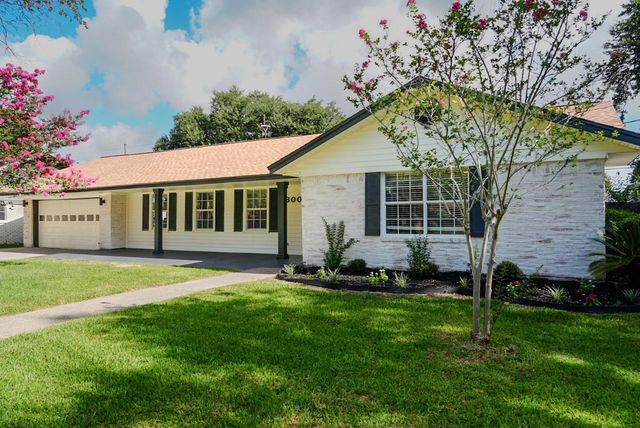 800 Rosewood Drive, Baytown, TX 77520