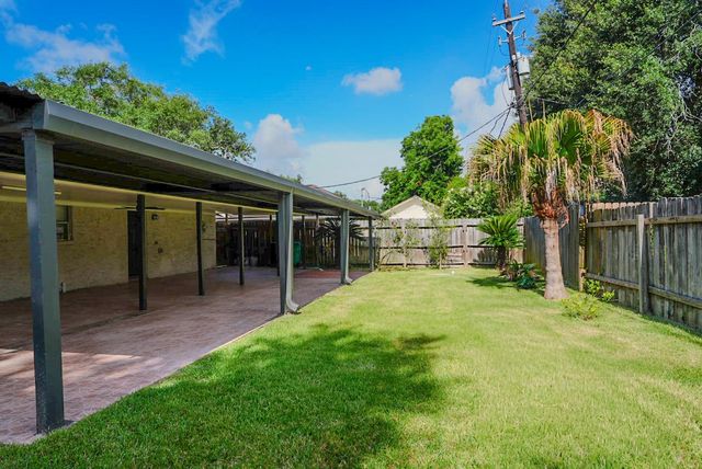 800 Rosewood Drive, Baytown, TX 77520
