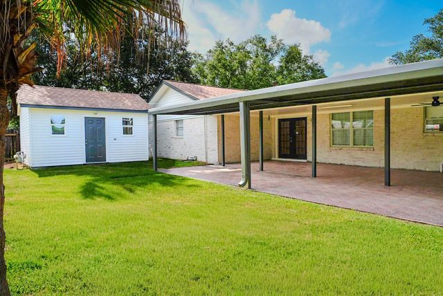 800 Rosewood Drive, Baytown, TX 77520