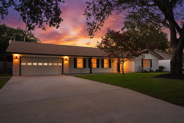800 Rosewood Drive, Baytown, TX 77520
