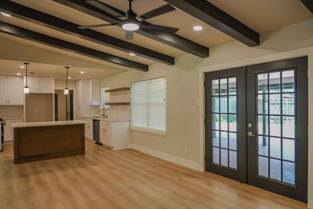 800 Rosewood Drive, Baytown, TX 77520