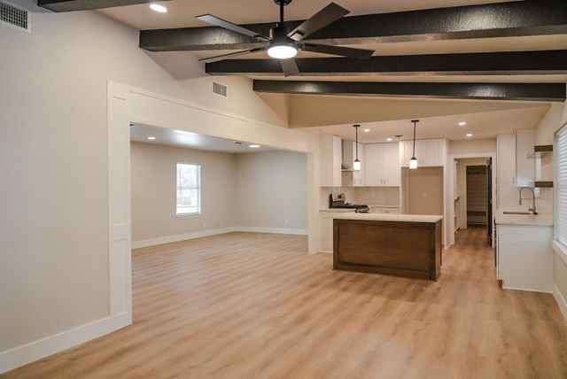 800 Rosewood Drive, Baytown, TX 77520