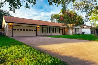 800 Rosewood Drive, Baytown, TX 77520