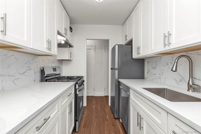 166-25 powells cove Boulevard 17G, Beechhurst, NY 11357