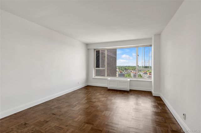 166-25 powells cove Boulevard 17G, Beechhurst, NY 11357
