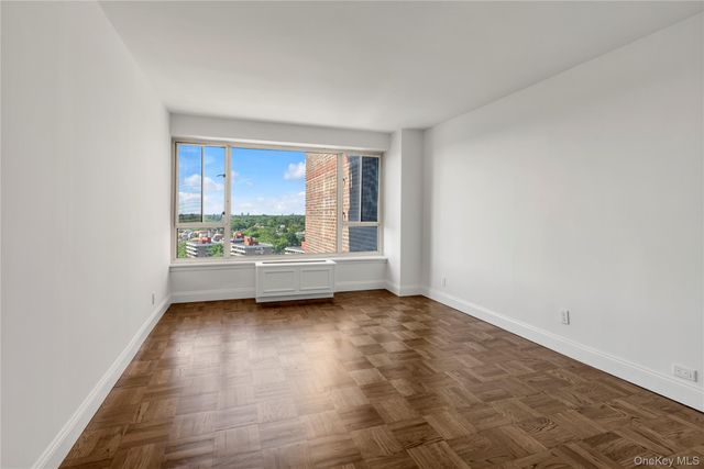 166-25 powells cove Boulevard 17G, Beechhurst, NY 11357