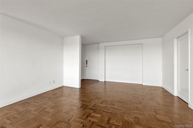 166-25 powells cove Boulevard 17G, Beechhurst, NY 11357